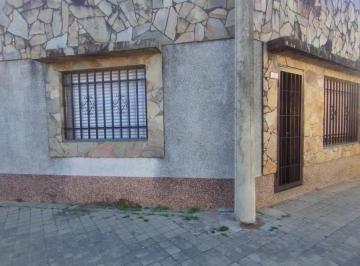 Casa · 61m² · 3 Ambientes · 1 Cochera · Venta - Casa 2 Dorm. y Garage - Forest 5302 - Azcuenaga - Rosario