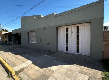 Casa · 182m² · 6 Ambientes · 1 Cochera · Casa Céntrica a La Venta
