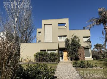 Casa · 370m² · 7 Ambientes · Casa Venta 7 Ambientes Isla Santa Monica - 3 Pisos Vistas Panorámicas Muelle Privado