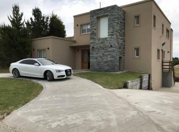Casa · 200m² · 6 Ambientes · 8 Cocheras · Casa en Alquiler Temporal en Costa Esmeralda Residencial 1