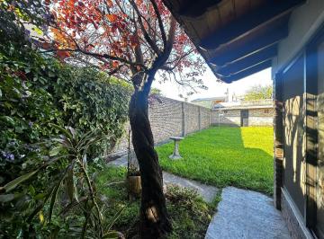Casa · 380m² · 3 Ambientes · 1 Cochera · Venta Casa 3 Ambientes Garage Quincho Patio Jardín Lanús Oeste Lanus