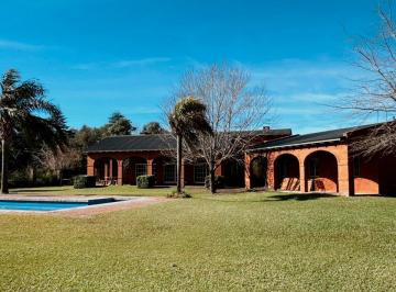 Casa de 9 ambientes, San Nicolás de los Arroyos · Casa en Barrio Cumelén