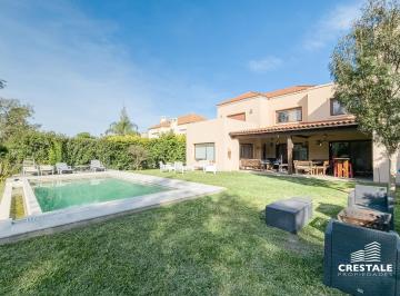 Casa · 348m² · 7 Ambientes · 2 Cocheras · Venta / Permuta - Casa 4 Dorm. en Barrio Privado - Country Golf Rosario, Fisherton.