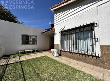 Casa · 129m² · 4 Ambientes · 1 Cochera · Casa en Venta de Cuatro Ambientes en Venta - Moron Sur - Patio Pileta