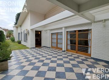 Casa · 285m² · 5 Ambientes · 3 Cocheras · Casa de Cinco Ambientes en Venta Castelar