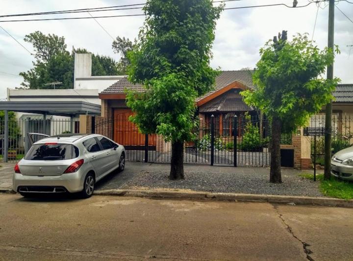 Casa · 180m² · 4 Ambientes · 2 Cocheras