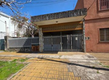 Casa · 100m² · 3 Ambientes · En Venta en Martin Coronado Amplia Casa Al Fondo de 3 Ambientes con Patio F: 10698
