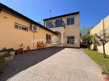 Casa · 290m² · 4 Ambientes · 2 Cocheras · Venta de Casa en Arca, Moreno