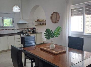 Casa de 4 ambientes, Almirante Brown · Apta Credito Casa Reciclada a Nuevo con Estilo y Amplio Terreno Libre