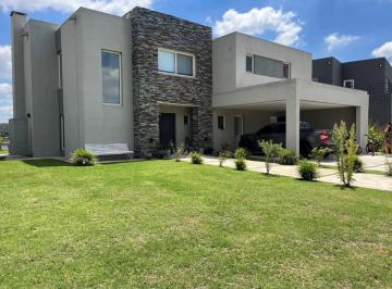 Casa · 30000m² · 6 Ambientes · 2 Cocheras · Casa en Venta en El Cantón Islas, El Cantón, Escobar
