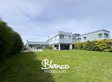 Casa · 253m² · 5 Ambientes · 1 Cochera · Casa en Venta en San Benito, Villanueva, Tigre