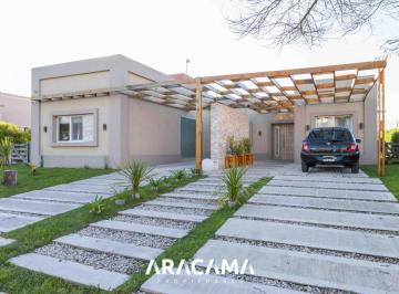 RRA-RR1-1968_2 · Casa en Venta Barrio Privado Santa Rita