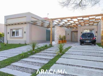 Casa · 185m² · 4 Ambientes · Casa en Venta Barrio Privado Santa Rita