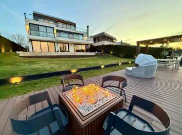 Casa · 600m² · 5 Ambientes · 6 Cocheras · Casa en Venta 4 Dorm. con Ascensor en El Barrio El Yacht Nordelta