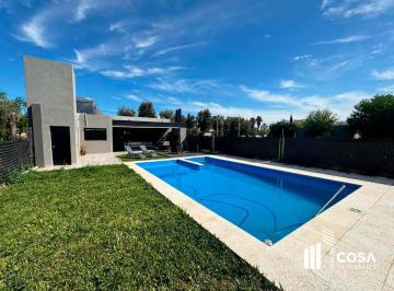 Casa · 148m² · 5 Ambientes · 1 Cochera · Venta Casa 3 Dorm. con Jardín y Piscina Ibarlucea Rosario Santa Fe