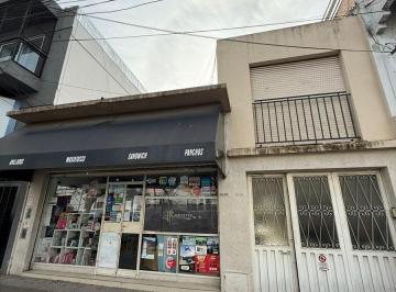 Terreno · 240m² · 4 Ambientes · 1 Cochera · Venta Local con Casa Lote 8,66x35 Sobre Av Laprida Zona C5