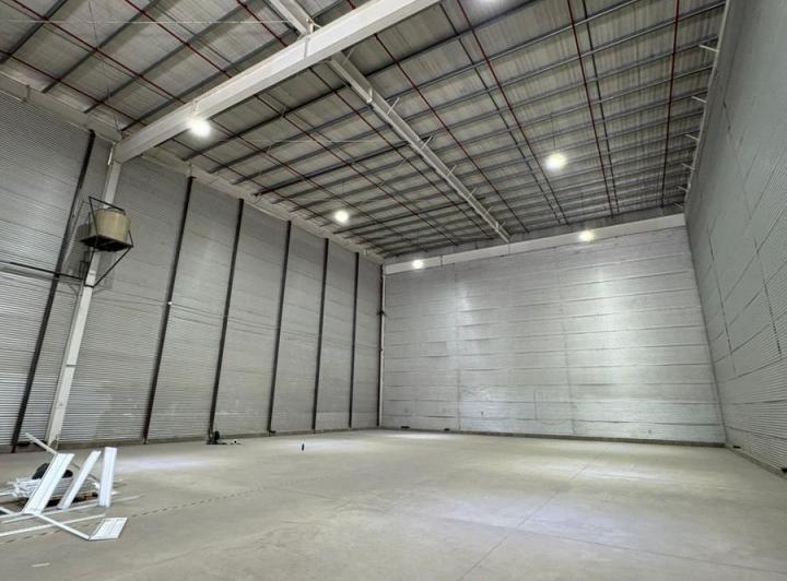 Depósito · 800m² · 4 Ambientes · 6 Cocheras