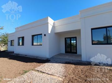Casa · 189m² · 5 Ambientes · 1 Cochera · Casa Desarrollada en Una Planta