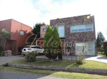 Casa · 270m² · 4 Ambientes · 2 Cocheras · Casa a La Venta en Altos de Hudson II