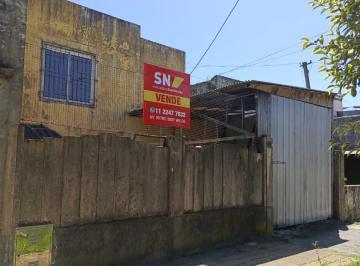 Casa · 200m² · 2 Ambientes · Venta de Casa a Reciclar con Amplio Fondo Libre en Wilde