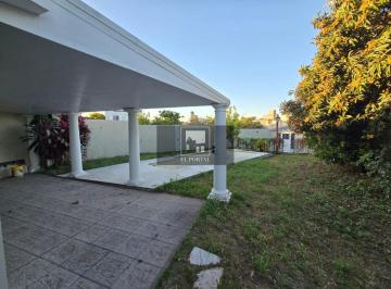 Casa · 245m² · 7 Ambientes · 2 Cocheras · Casa en Venta a 5 Minutos del Centro!