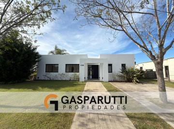 Casa · 170m² · 4 Ambientes · 4 Cocheras · Casa en Venta a La Laguna en San Matías