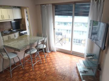 Departamento · 44m² · 2 Ambientes · 1 Cochera · Temporal 2 Amb. Equipado con Balcón Frente/ Cochera Opcional/ Muy Luminoso