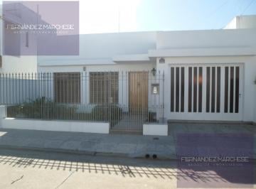 Casa · 161m² · 6 Ambientes · 1 Cochera · Casa en Centro de Lujan