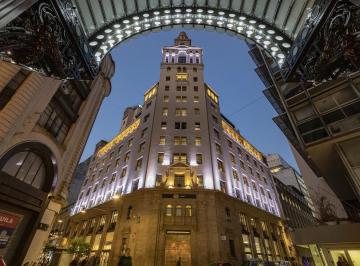Edificio · 16512m² · 21 Cocheras · Edificio de Oficinas con Local Bancario. en Venta