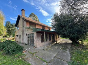 Quinta vacacional · 311m² · 6 Ambientes · 2 Cocheras · Casa Quinta de 6 Amb