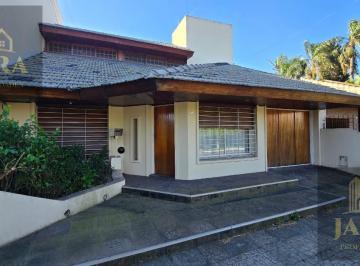 Casa · 190m² · 5 Ambientes · 1 Cochera · Venta Casa 5 Amientes Moderna con Patio Temperley