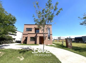 Casa · 170m² · 4 Ambientes · 1 Cochera · Casa en Venta en Santo Tomas, Derqui, Pilar