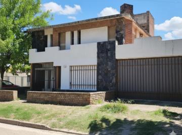 Casa · 295m² · 5 Ambientes · 2 Cocheras · Se Vende Casa de 4 Dorm en B° Residencial Santa Rosa