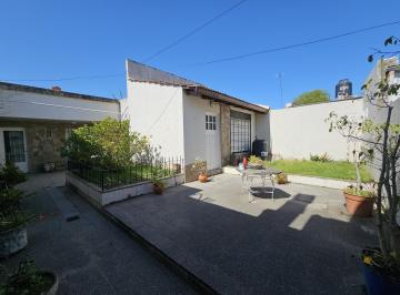 Casa · 100m² · 3 Ambientes · Casa 2 Dorm. en Berisso con Jardín y Terraza