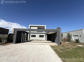 Casa · 138m² · 4 Ambientes · 3 Cocheras · Casa en Venta en San Ramon