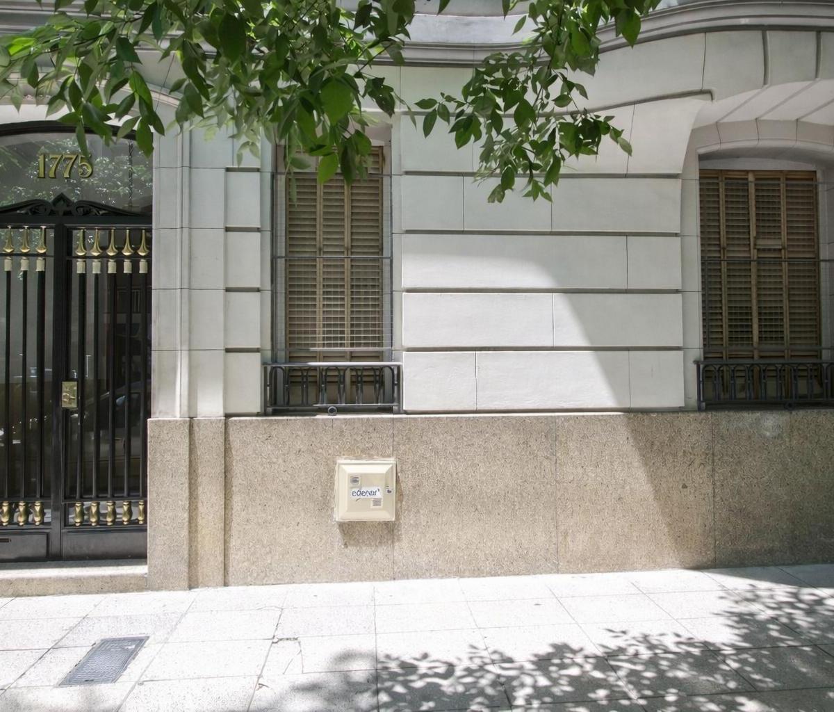 Billinghurst 1700 PB en Edificio de Categoría con Patio 113.60 m2 Totales Recoleta