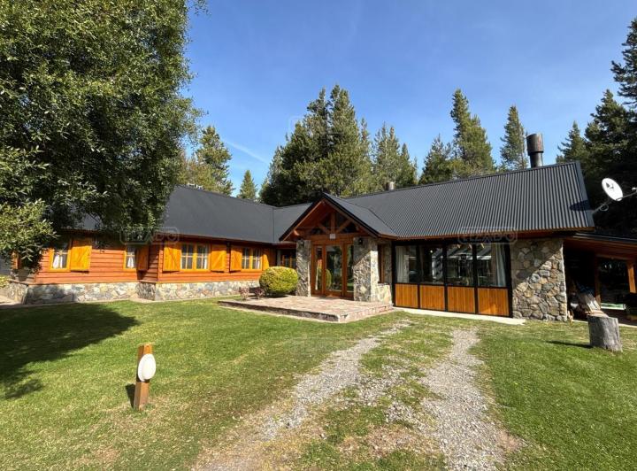 Quinta vacacional · 200m² · 5 Ambientes · 1 Cochera