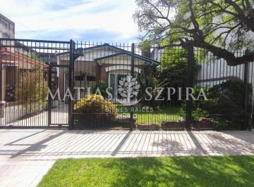 Casa · 185m² · 4 Ambientes · 1 Cochera · Chalet en Venta 4 Ambientes Castelar Sur