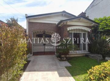 Casa · 185m² · 4 Ambientes · 1 Cochera · Chalet en Venta 4 Ambientes Castelar Sur
