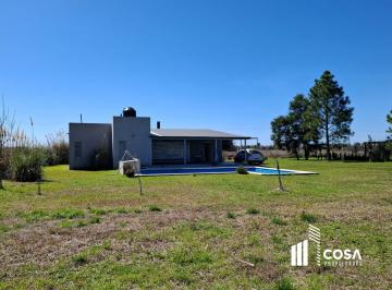 Casa · 1006m² · 4 Ambientes · 1 Cochera · Venta Casa 2 Dorm. con Jardín y Piscina Oliveros Santa Fe