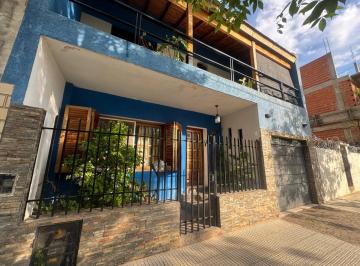 Casa · 169m² · 3 Dormitorios · 1 Cochera · Venta Casa 4 Ambientes C Cochera. Zelarrayan 4900, Villa Lugano. Caba
