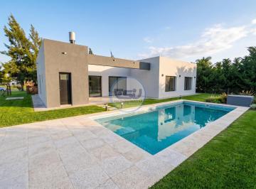Casa · 190m² · 4 Ambientes · 2 Cocheras · Venta Casa 4 Ambientes en Una Planta con Pileta - Principado Ciudad Náutica