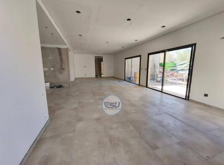 Casa · 190m² · 4 Ambientes · 2 Cocheras