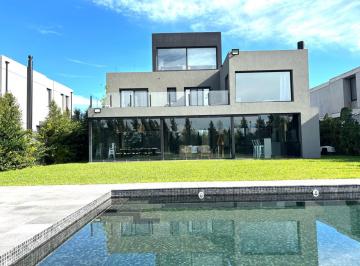 Casa · 314m² · 5 Ambientes · 2 Cocheras · Casa Al Agua Barrio Virazón en Venta Nordelta