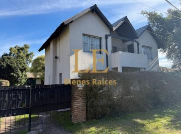 Casa · 168m² · 6 Ambientes · 1 Cochera · Casa a La Venta en Benavidez