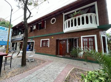 Casa · 290m² · 6 Ambientes · 1 Cochera · Casa con Local Al Frente en Granadero Baigorria