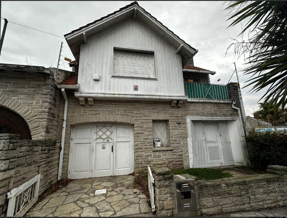 Chalet Ideal para Profesional o Comercial en Zona Güemes