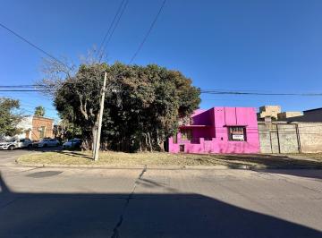 Terreno · 250m² · 4 Ambientes · 2 Cocheras · Terreno en Venta con Sup. Total de 954 m². Esquina Alberdi y Colón. Centro Campana