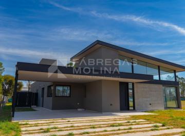 Casa · 237m² · 3 Ambientes · 2 Cocheras · ¡Venta! Casa en Chacras de La Villa ¡Toda en Una Planta! ¡A Estrenar!