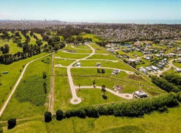 Terreno · 726m² · Venta de Lote de 726.7 m², Barrio Privado Arenas Chico.